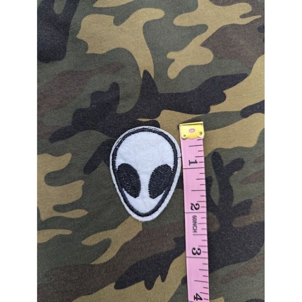no brand women's large camo alien crew neck sweatshirt, weird, warm layer C12 - Picture 8 of 8